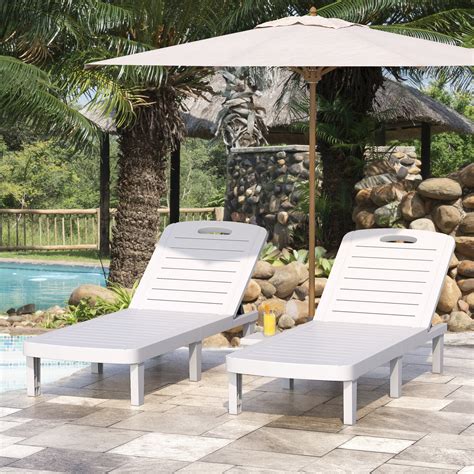 the outdoor poolside chairs are of poor quality miami